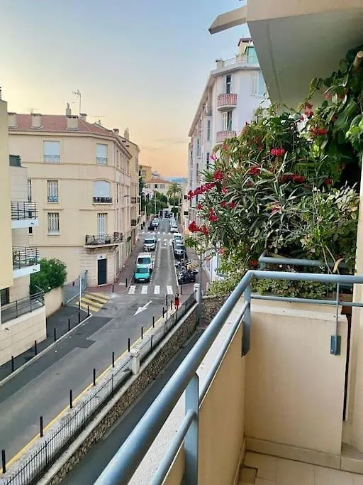 Modern Apartment In Cannes contacts